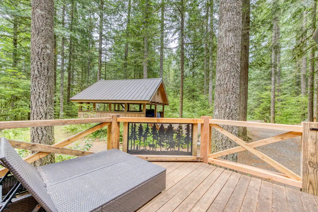 Mt Hood lodge in Forest Setting with Firepit & NEW Private Hot Tub