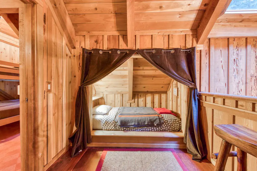 Mt Hood lodge in Forest Setting with Firepit & NEW Private Hot Tub