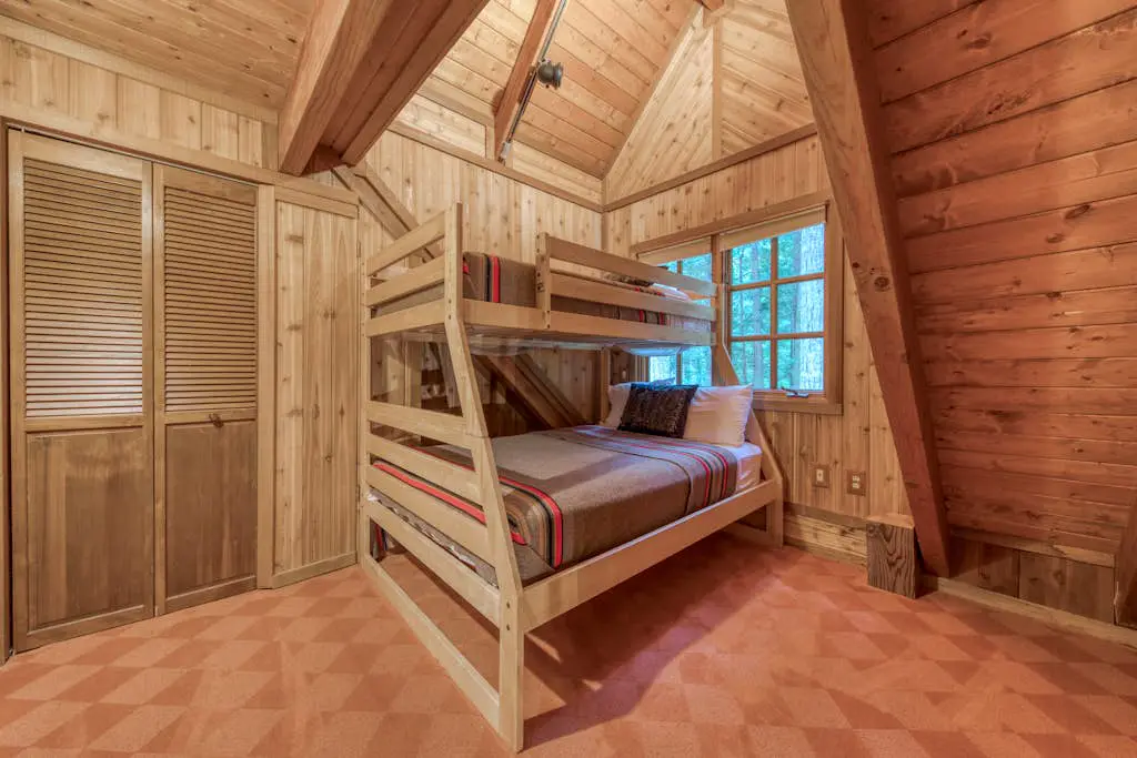 Mt Hood lodge in Forest Setting with Firepit & NEW Private Hot Tub