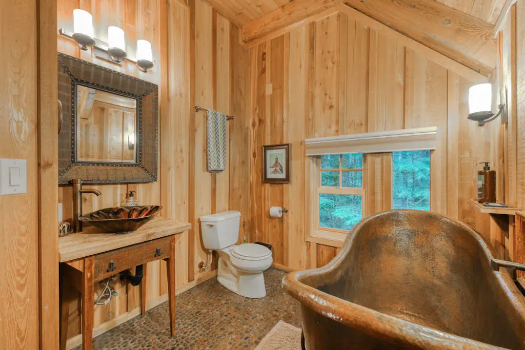 Mt Hood lodge in Forest Setting with Firepit & NEW Private Hot Tub