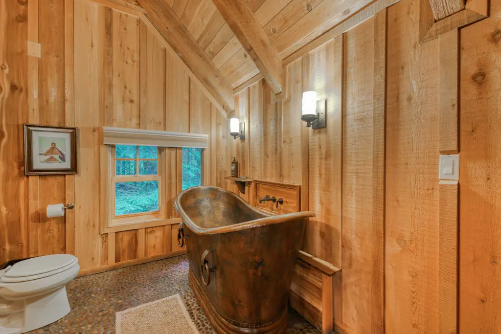 Mt Hood lodge in Forest Setting with Firepit & NEW Private Hot Tub