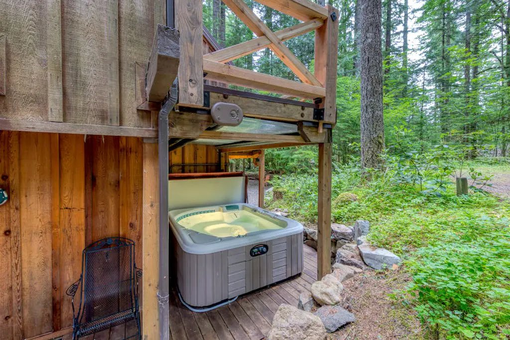 Mt Hood lodge in Forest Setting with Firepit & NEW Private Hot Tub