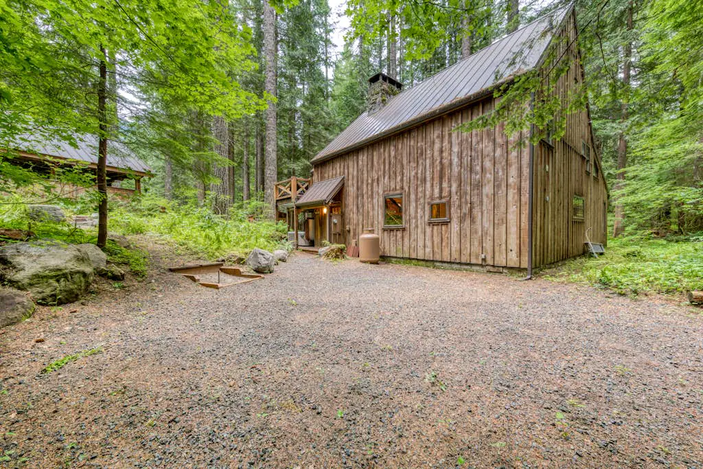 Mt Hood lodge in Forest Setting with Firepit & NEW Private Hot Tub