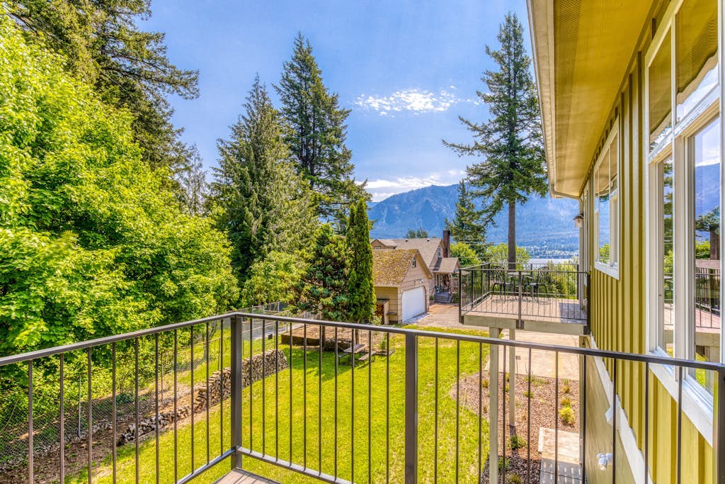 Lovely house with river & mountain views, deck, grill, washer/dryer & wood stove