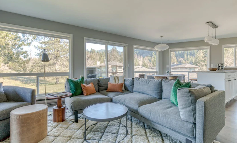 Mountain-view condo on the golf course with WiFi, private W/D & gas grill