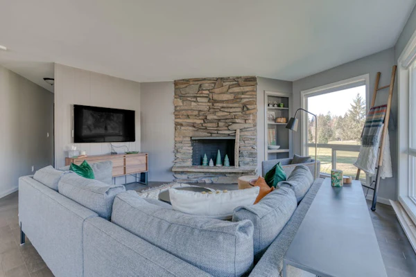 Mountain-view condo on the golf course with WiFi, private W/D & gas grill