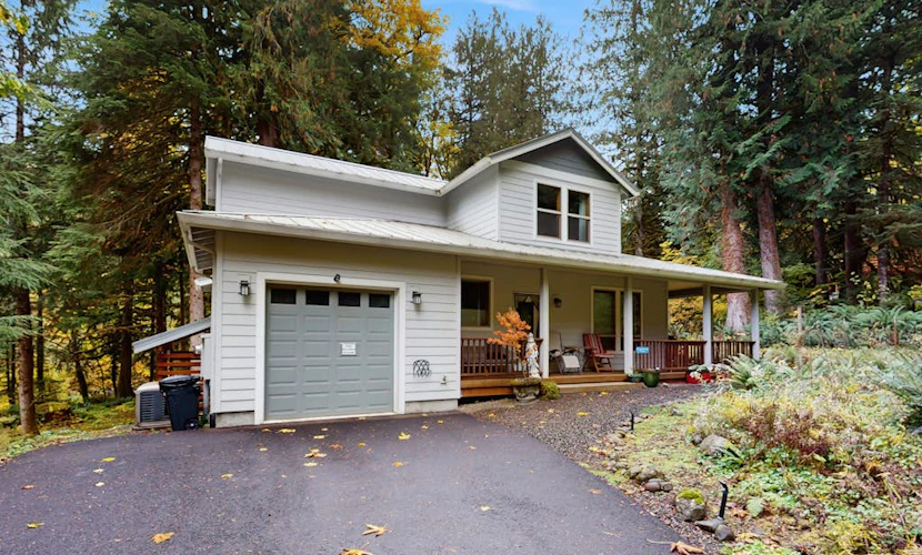 Charming riverfront apartment with kitchenette, grill, & central AC