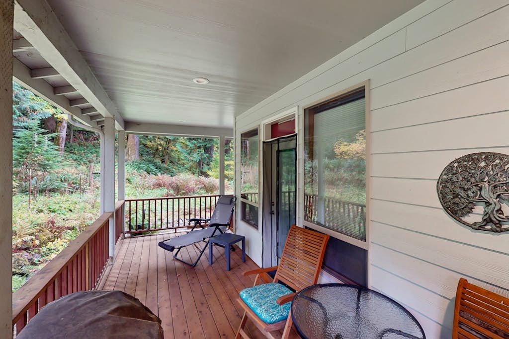 Charming riverfront apartment with kitchenette, grill, & central AC