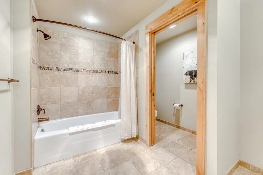 #301  Grand Lodge South Master Suite