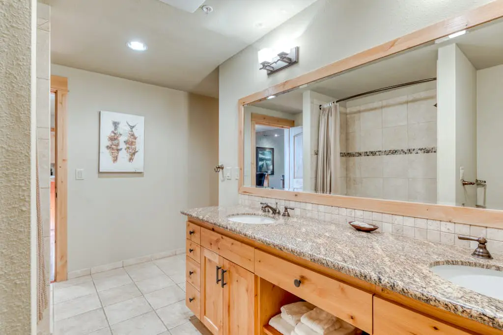 #401 Grand Lodge South Penthouse