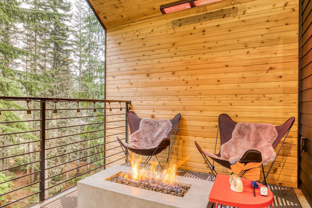 Sleek, Modern Home in Town with Forest Views, Fire Table, WiFi - Walk to Skiing