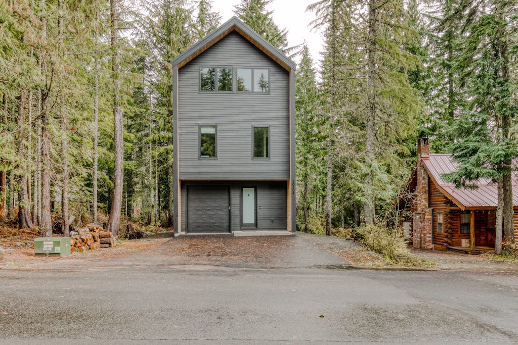 Sleek, Modern Home in Town with Forest Views, Fire Table, WiFi - Walk to Skiing