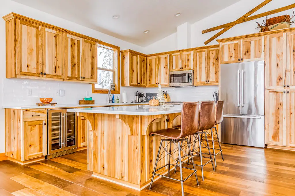 Beautiful, Modern Alpine Home - Private Hot Tub, Gas Fireplaces, Walk to Dining