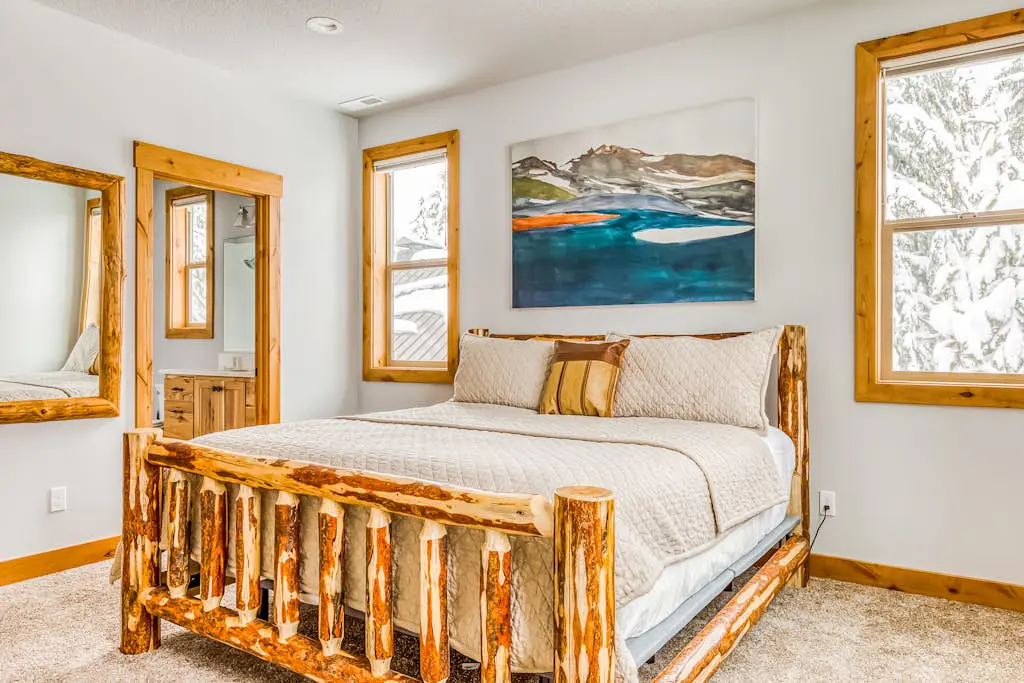 Beautiful, Modern Alpine Home - Private Hot Tub, Gas Fireplaces, Walk to Dining