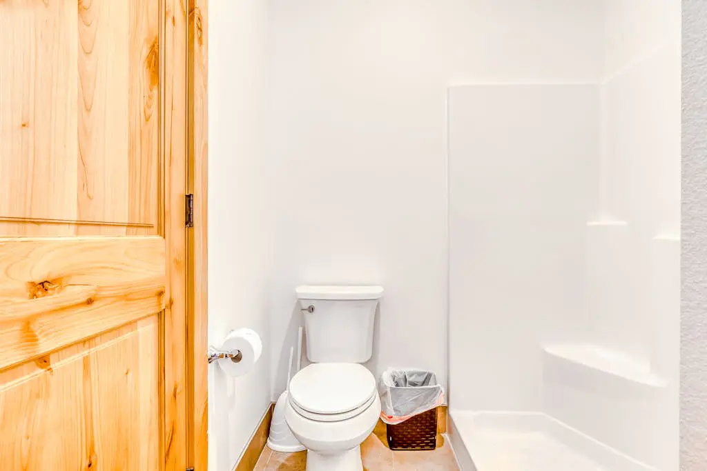 Beautiful, Modern Alpine Home - Private Hot Tub, Gas Fireplaces, Walk to Dining