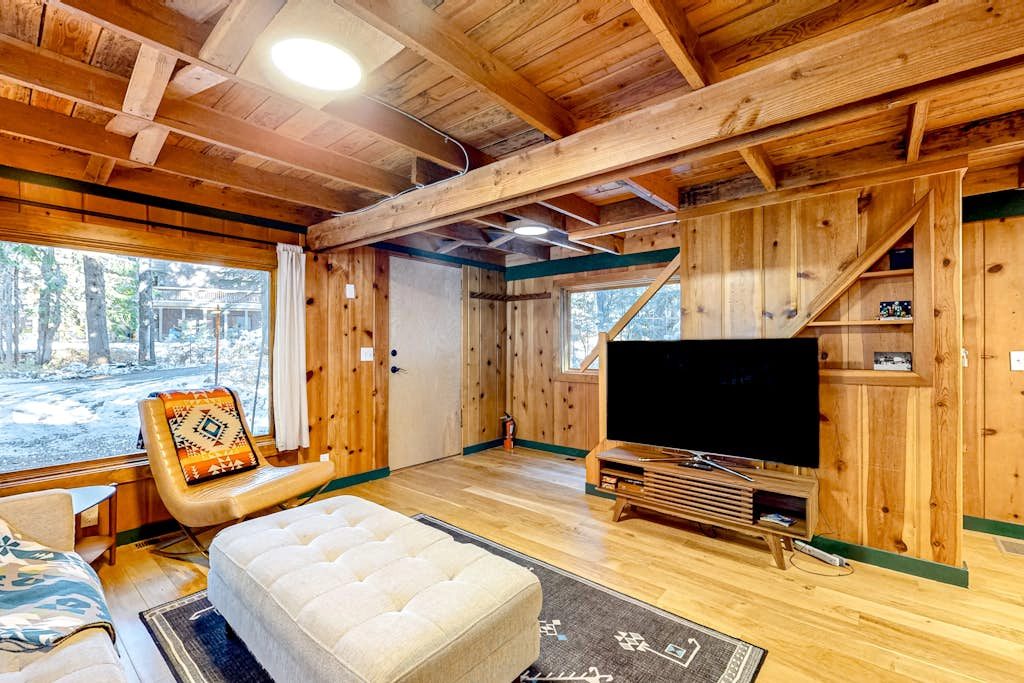 Tranquil & historic cabin with fireplace & deck views - near skiing