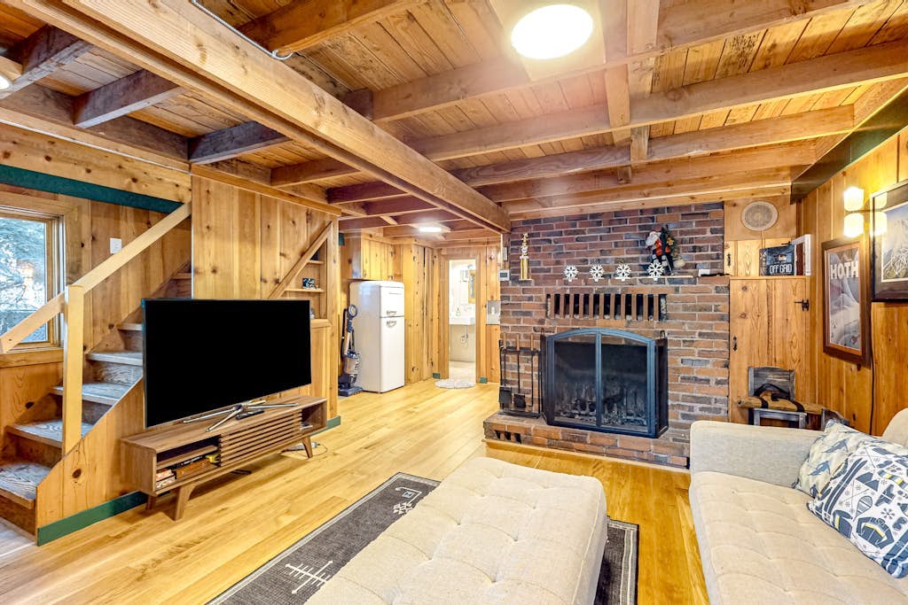 Tranquil & historic cabin with fireplace & deck views - near skiing