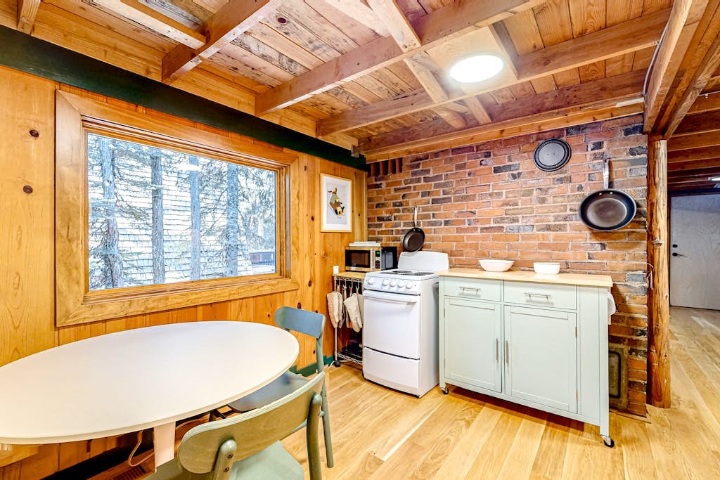 Tranquil & historic cabin with fireplace & deck views - near skiing