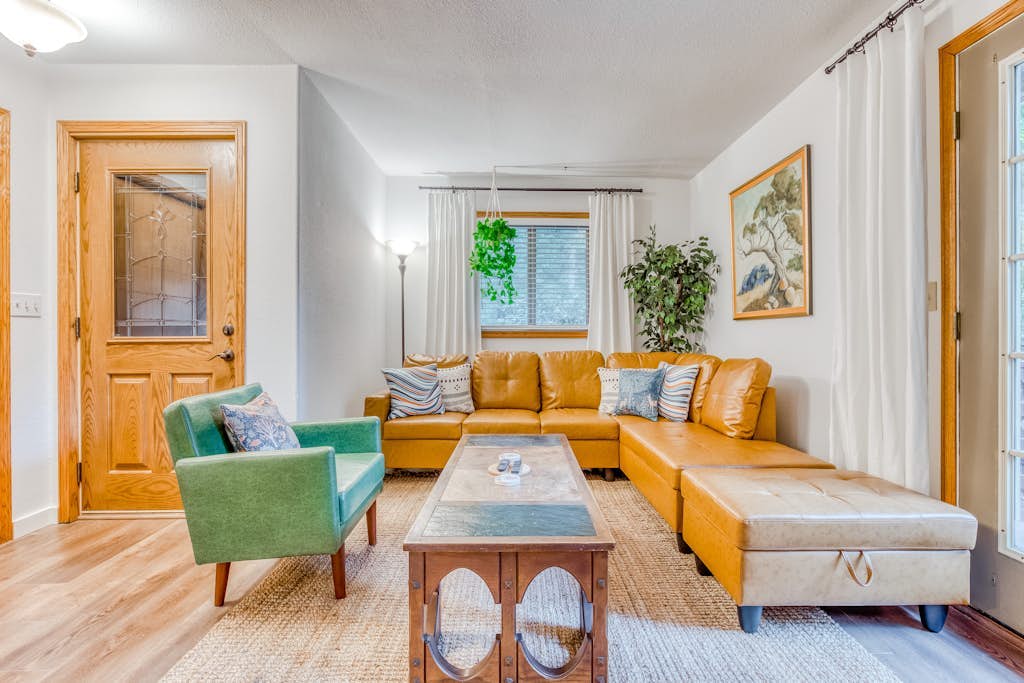 Dog-friendly mountain home with private hot tub, fenced yard, deck & W/D