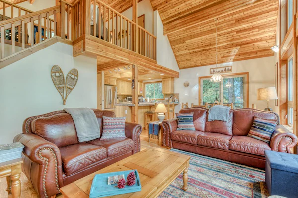 Gorgeous home with views of the river, fireplace, washer&dryer, & dog-friendly