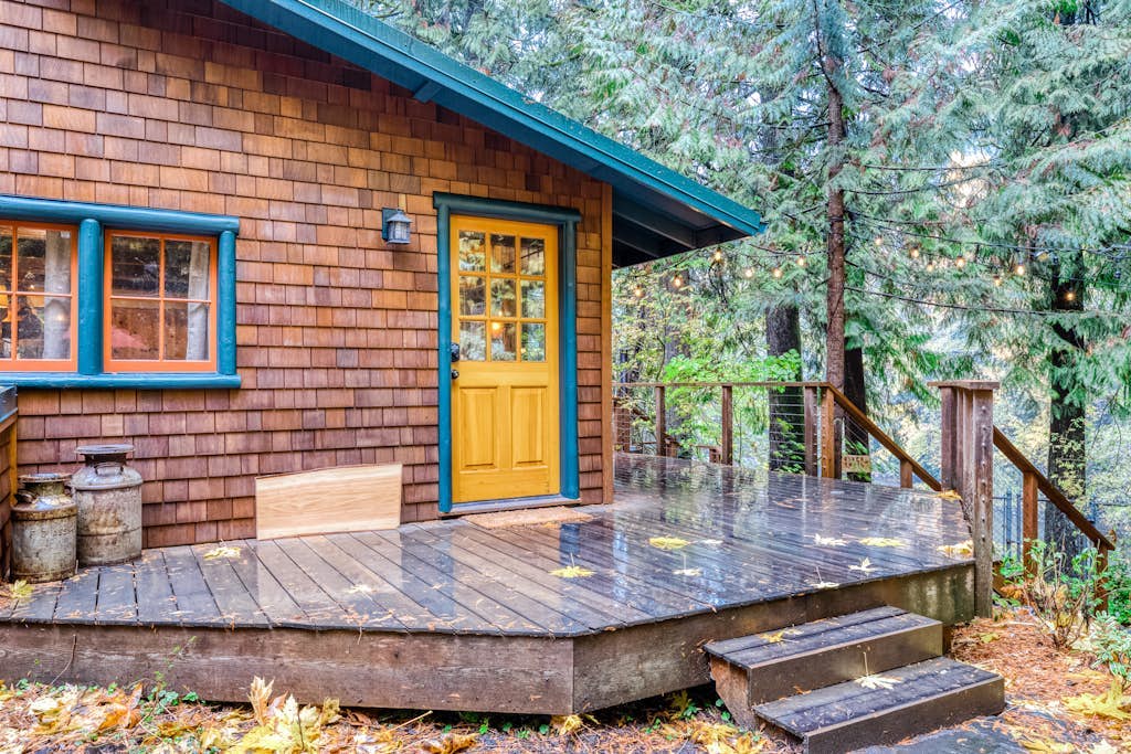 Charming Home with Free WiFi, Washer/Dryer, Wood Fireplace, and Furnished Deck