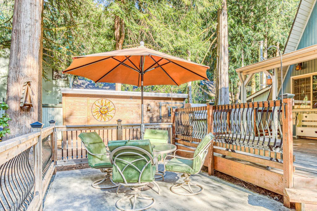 Adorable A-frame cabin w/nearby river access, game room, wood stove, firepit