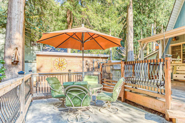 Adorable A-frame cabin w/nearby river access, game room, wood stove, firepit