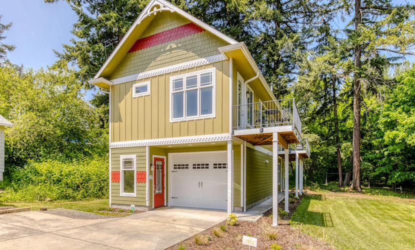 Mountain and river-view home + studio with fireplace, grills, outdoor areas