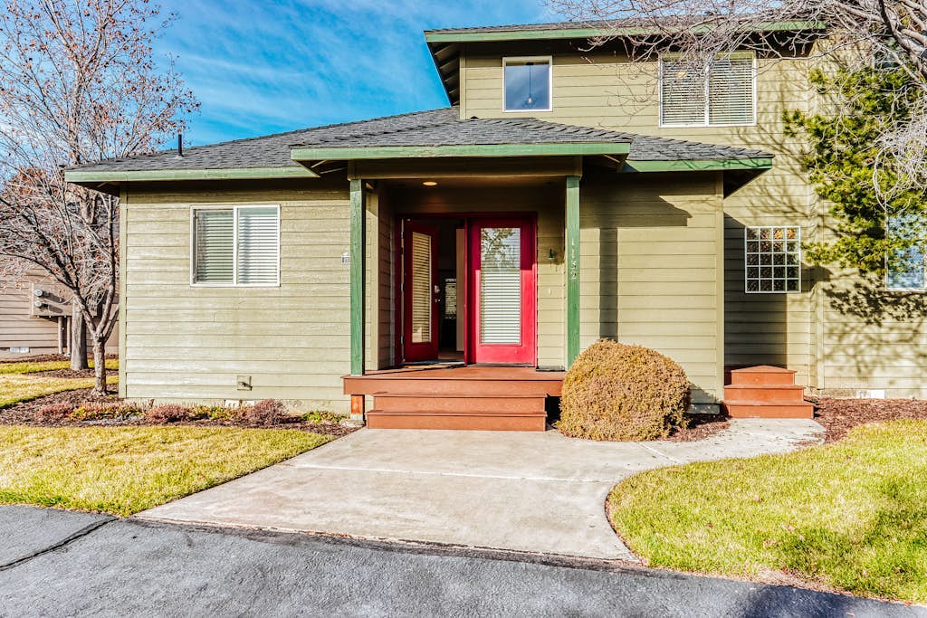 Spacious getaway near town with private hot tub, pool access, and fast WiFi