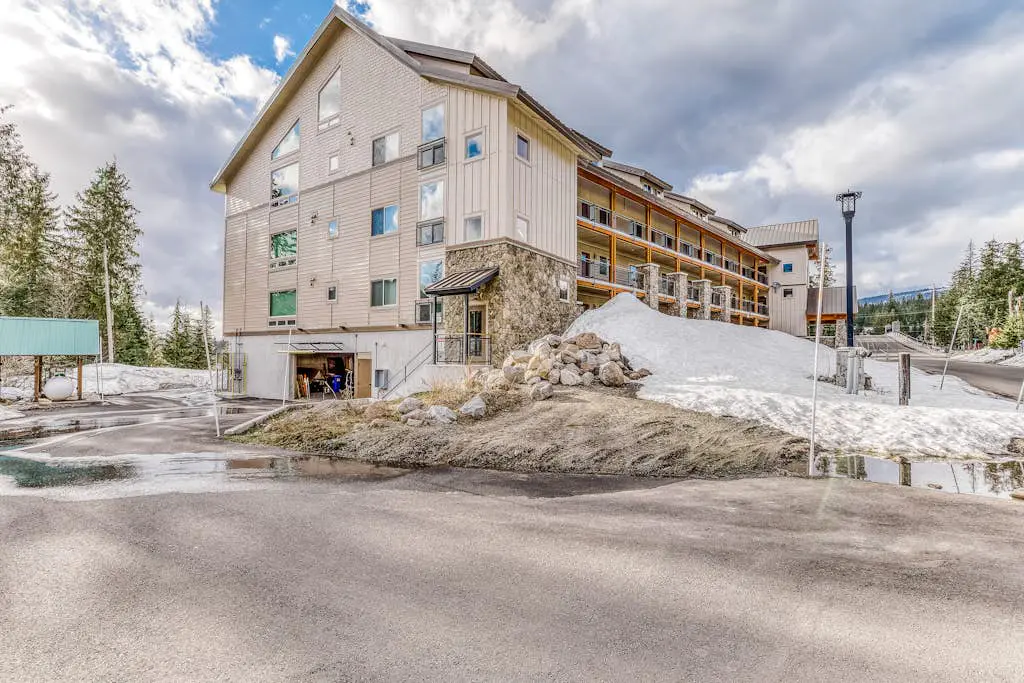 Golden Poles Chalet #110