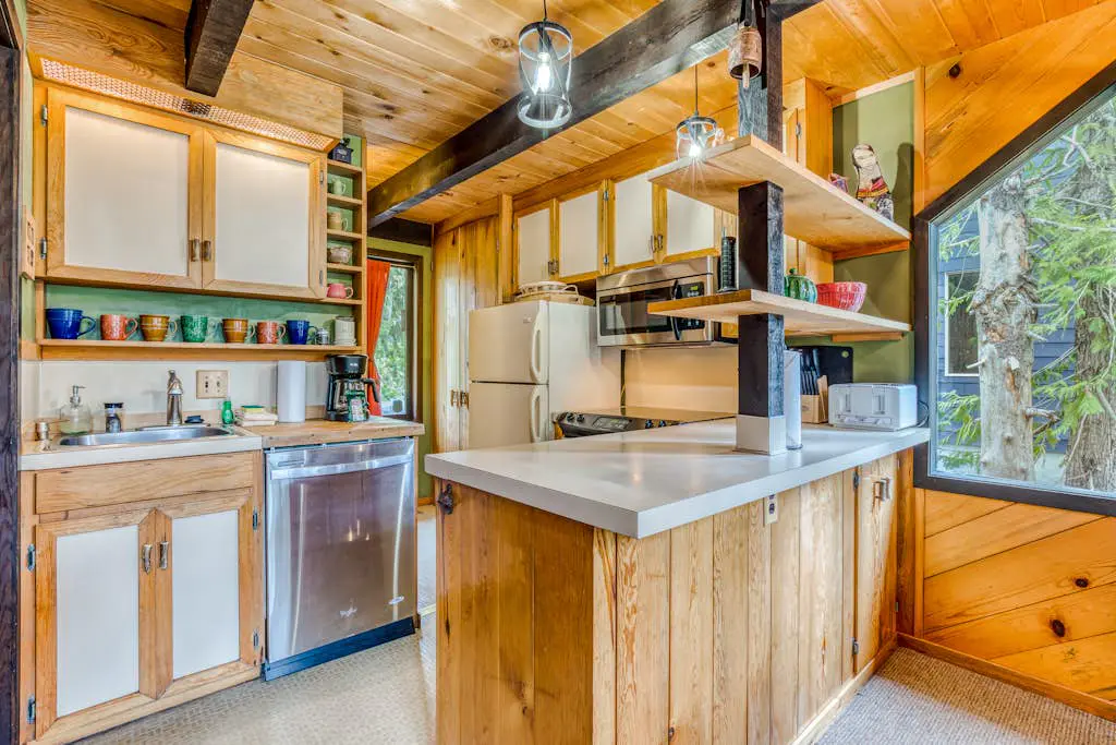Serene Wooded Retreat with Free WiFi, Large Deck & Spacious Loft - Skiing Nearby