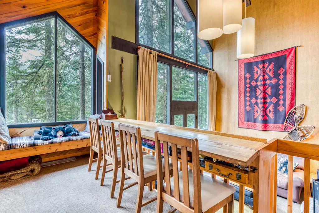 Serene Wooded Retreat with Free WiFi, Large Deck & Spacious Loft - Skiing Nearby