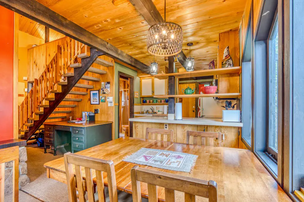 Serene Wooded Retreat with Free WiFi, Large Deck & Spacious Loft - Skiing Nearby
