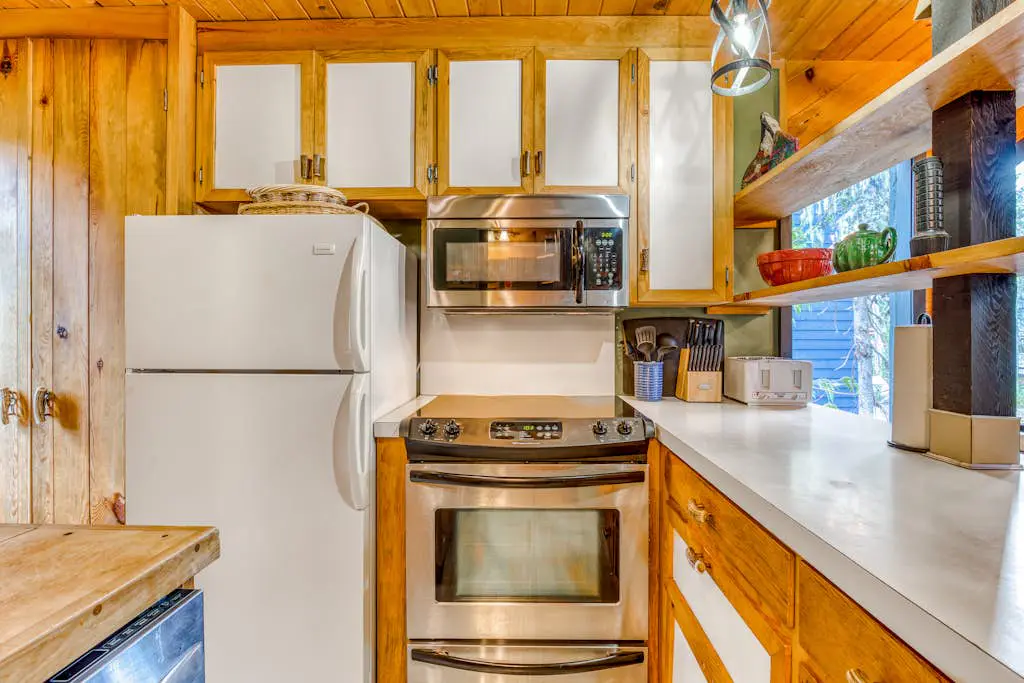 Serene Wooded Retreat with Free WiFi, Large Deck & Spacious Loft - Skiing Nearby