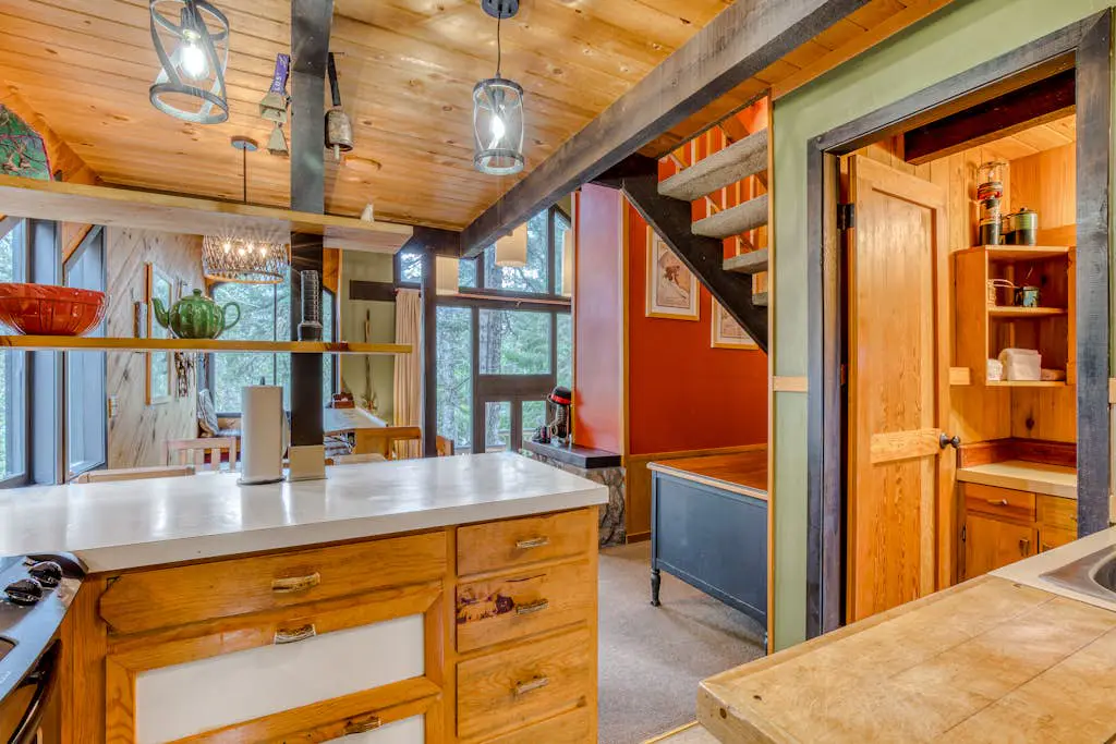 Serene Wooded Retreat with Free WiFi, Large Deck & Spacious Loft - Skiing Nearby
