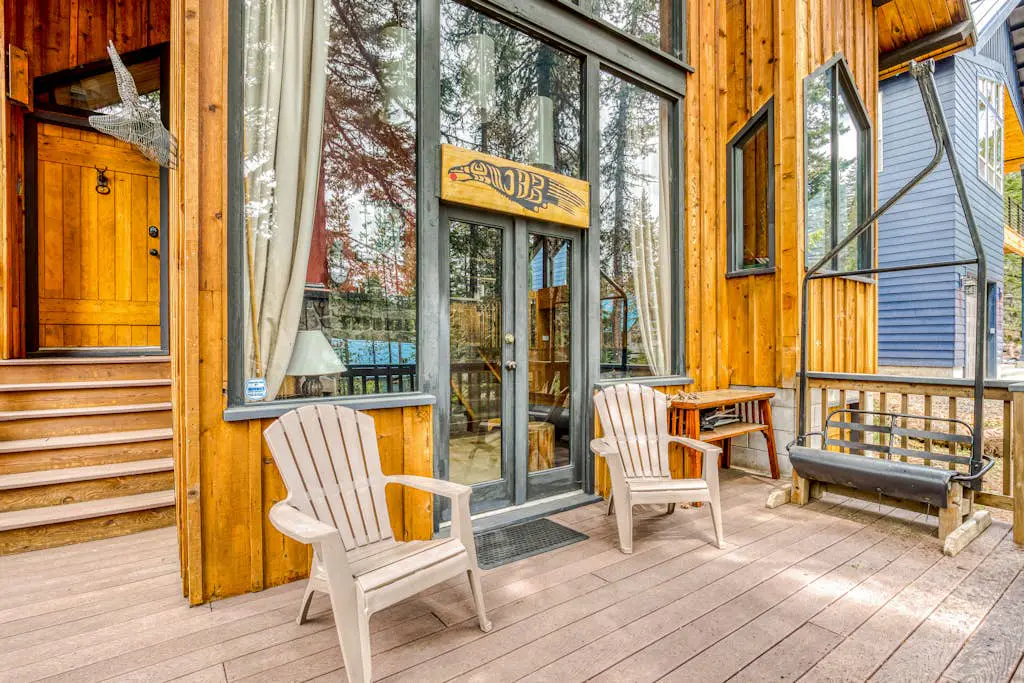 Serene Wooded Retreat with Free WiFi, Large Deck & Spacious Loft - Skiing Nearby