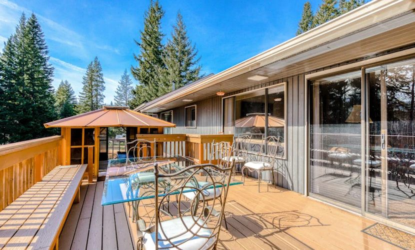 Spacious Two-Story Home w/Private Hot Tub, Free WiFi, & Game Room - Dogs OK