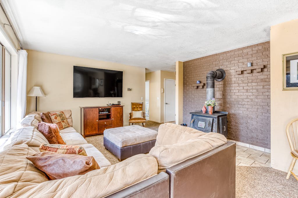 Spacious Two-Story Home withPrivate Hot Tub, Free WiFi, & Game Room - Dogs OK