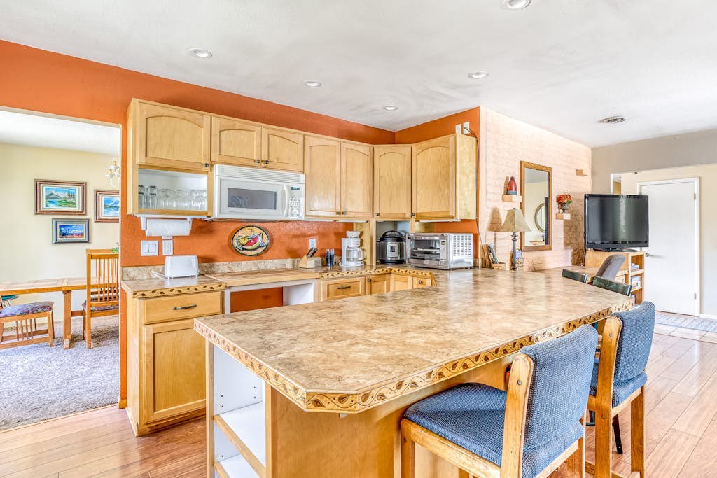 Spacious Two-Story Home withPrivate Hot Tub, Free WiFi, & Game Room - Dogs OK