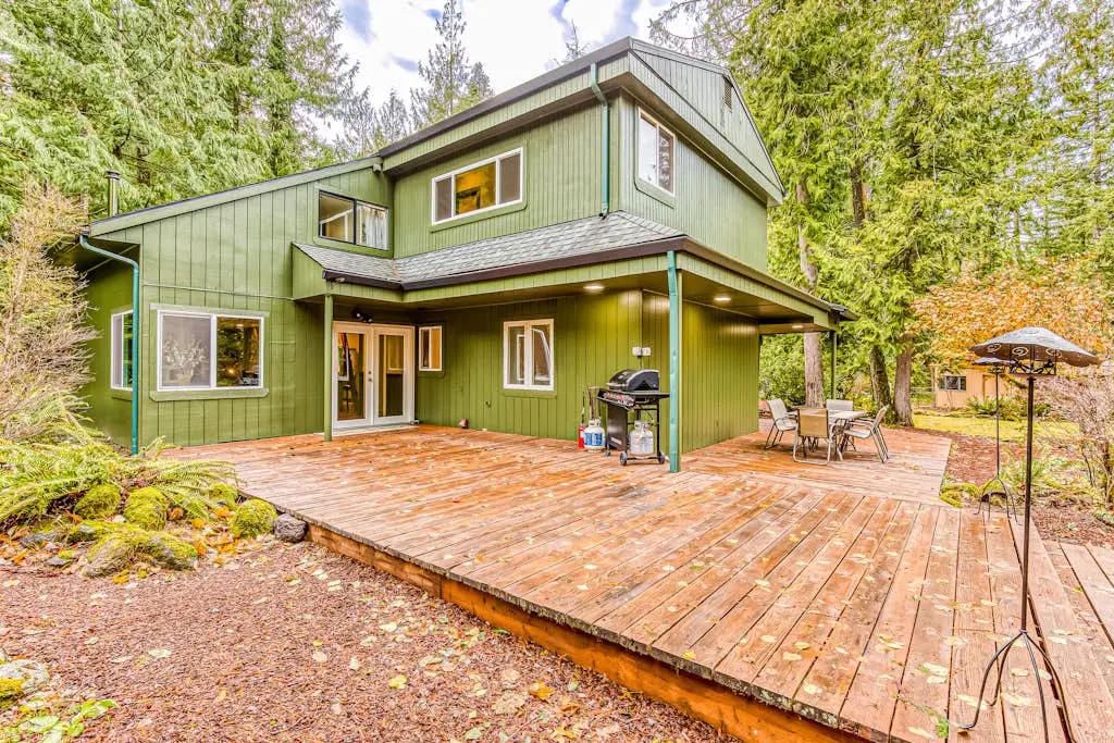 Remodeled home with large yard & kitchen in lovely forest setting - dog-friendly