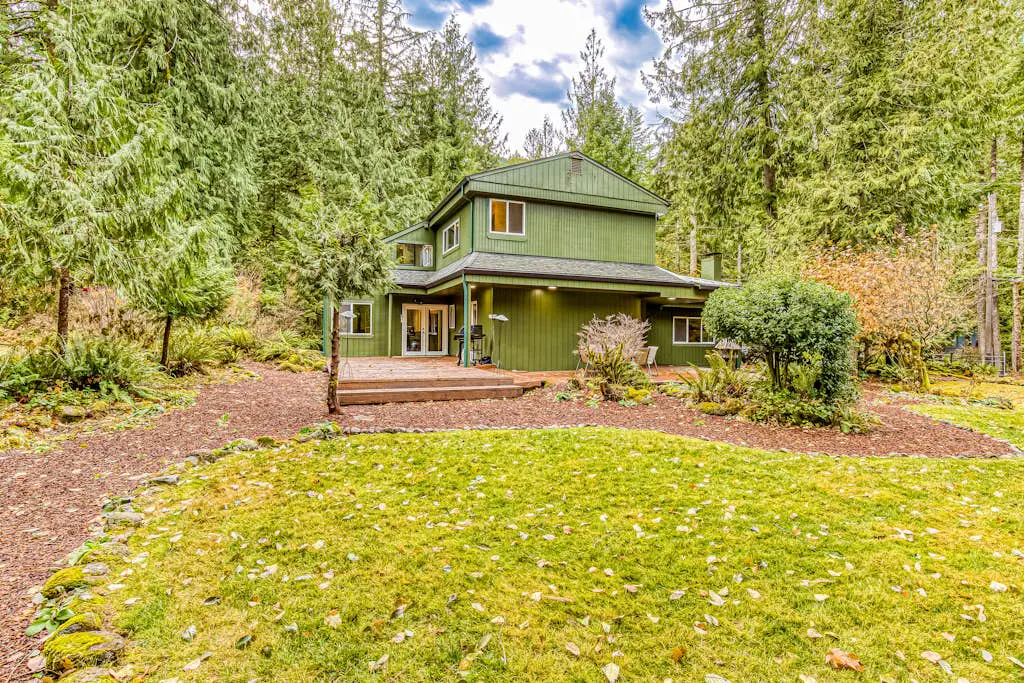 Remodeled home with large yard & kitchen in lovely forest setting - dog-friendly