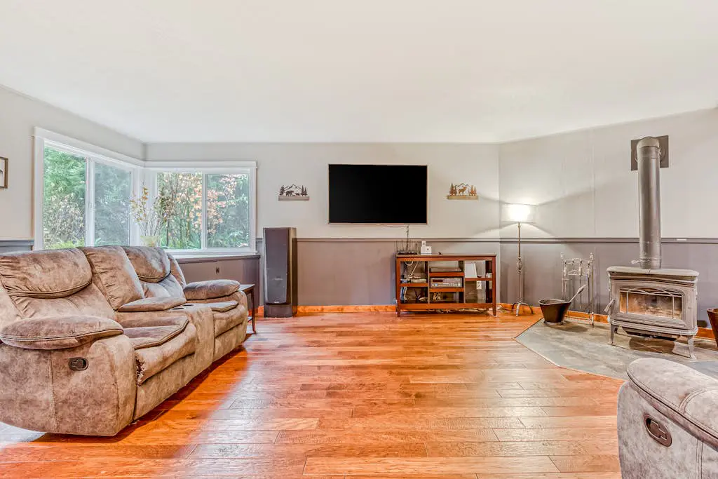 Remodeled home with large yard & kitchen in lovely forest setting - dog-friendly