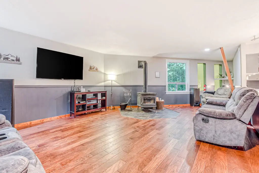 Remodeled home with large yard & kitchen in lovely forest setting - dog-friendly