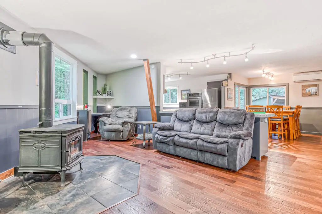 Remodeled home with large yard & kitchen in lovely forest setting - dog-friendly