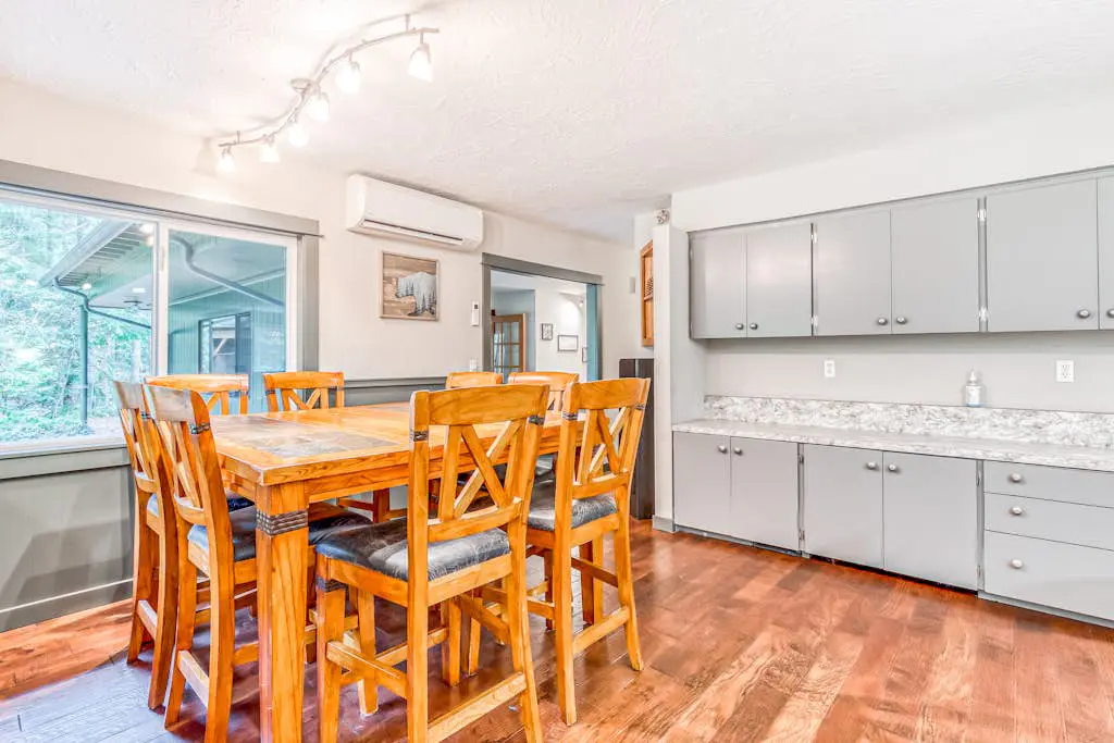 Remodeled home with large yard & kitchen in lovely forest setting - dog-friendly