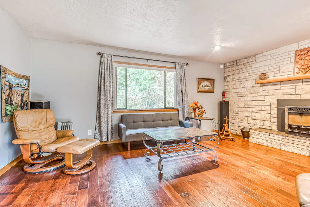 Remodeled home with large yard & kitchen in lovely forest setting - dog-friendly