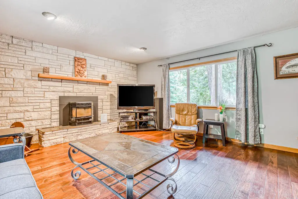 Remodeled home with large yard & kitchen in lovely forest setting - dog-friendly