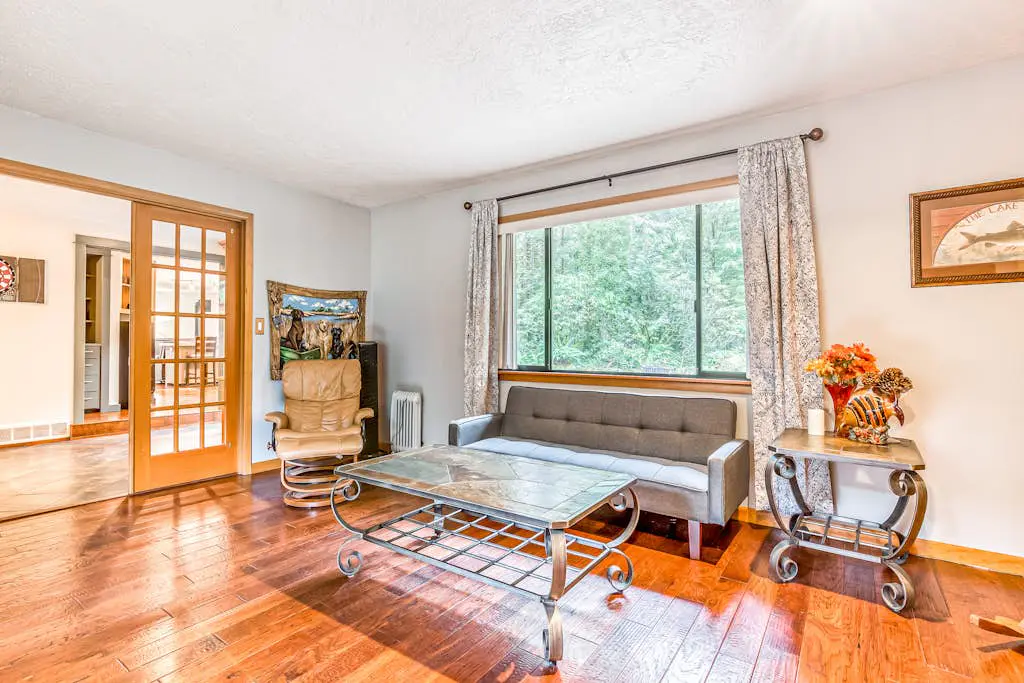 Remodeled home with large yard & kitchen in lovely forest setting - dog-friendly