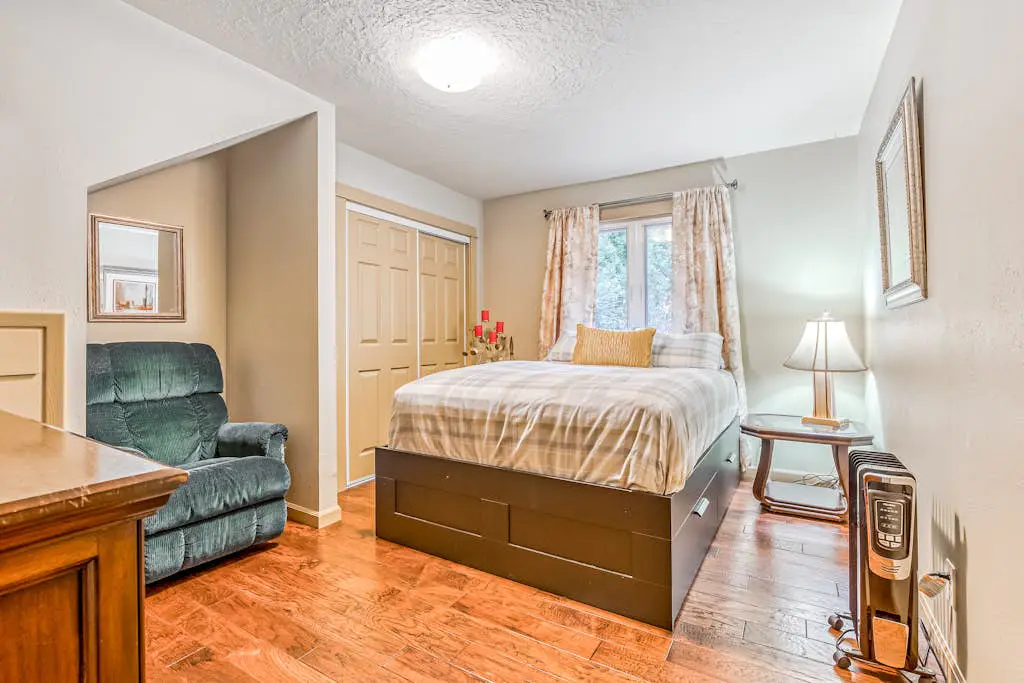 Remodeled home with large yard & kitchen in lovely forest setting - dog-friendly
