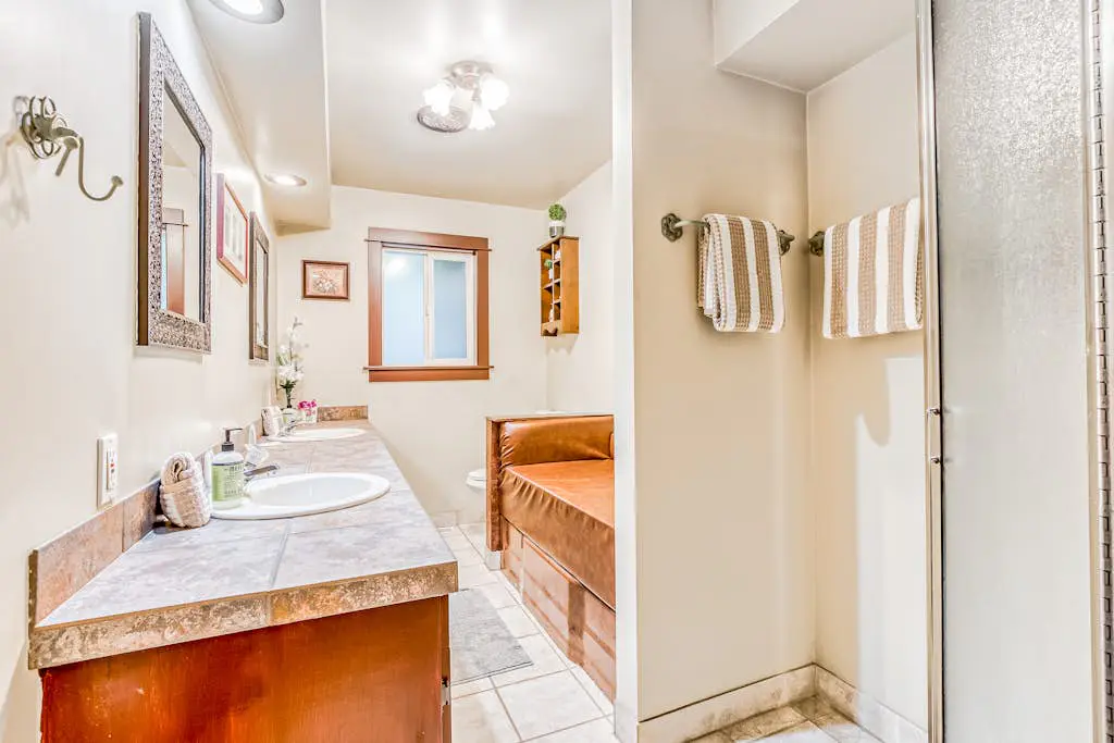 Remodeled home with large yard & kitchen in lovely forest setting - dog-friendly